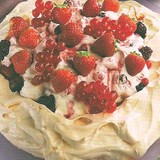 PAVLOVA AUX FRUITS ROUGES - RECETTE GOURMANDE