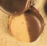 MACARONS CHOCOLAT et FRAMBOISES